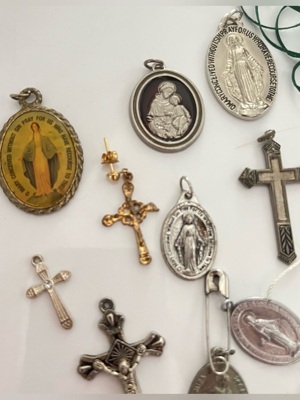 Vintage Catholic Religious Medals Saints Crucifix Jewelry Lot - Picture 2 of 6
